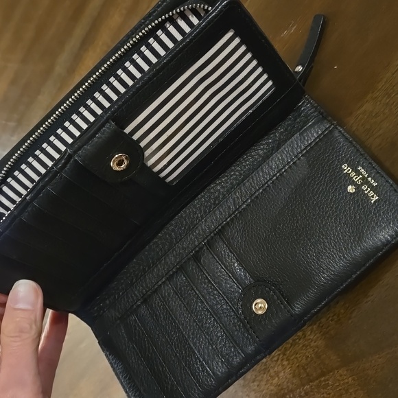 NWOT black leather Kate Spade Wallet - Picture 2 of 3
